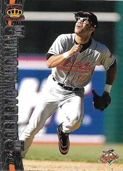 1997 Pacific Crown Collection - Silver #17 Roberto Alomar Front