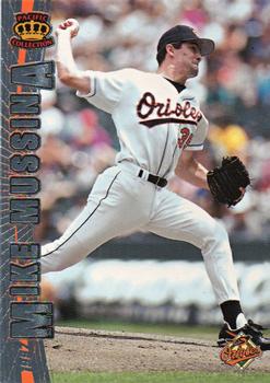 1997 Pacific Crown Collection - Silver #26 Mike Mussina Front