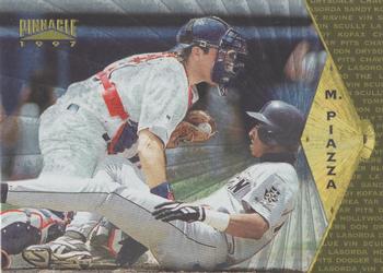 1997 Pinnacle - Museum Collection #103 Mike Piazza Front