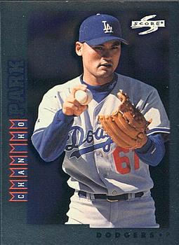 1998 Score Rookie & Traded - Showcase Series #RTPP125 Chan Ho Park Front