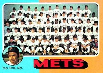 1975 Topps - Team Checklists Gray Back #421 New York Mets / Yogi Berra Front
