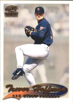 1999 Pacific Paramount - Gold #200 Trevor Hoffman Front