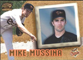 1998 Pacific Invincible #10 Mike Mussina Front