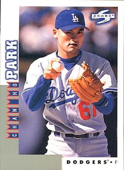 1998 Score Rookie & Traded #RT228 Chan Ho Park Front
