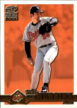 2000 Pacific Paramount - Gold #32 Mike Mussina Front