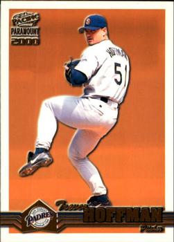 2000 Pacific Paramount - Gold #204 Trevor Hoffman Front