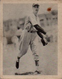 1939 Play Ball #22 Bucky Walters Front