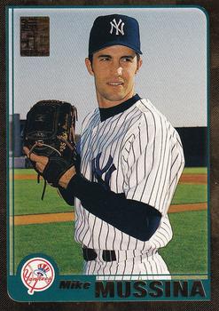 2001 Topps - Gold #562 Mike Mussina Front