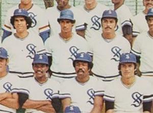 1972 Puerto Rican Winter League Stickers #5 Santurce Team Photo  Middle Panel Front