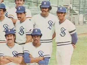 1972 Puerto Rican Winter League Stickers #8 Santurce Team Photo Right Panel Front