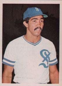 1972 Puerto Rican Winter League Stickers #171 Gilberto Flores Front