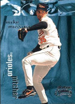 1999 SkyBox Thunder #125 Mike Mussina Front