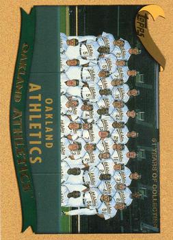 2002 Topps - Gold #661 Oakland Athletics Front
