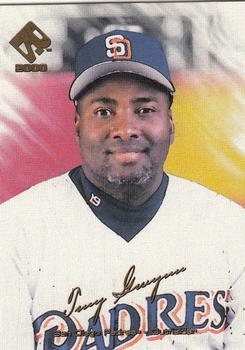 2000 Pacific Private Stock #124 Tony Gwynn Front