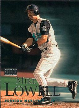 2000 SkyBox #159 Mike Lowell Front
