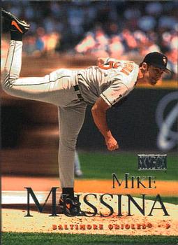 2000 SkyBox #91 Mike Mussina Front