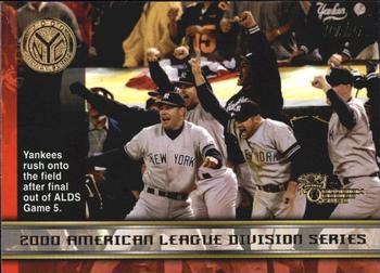 2000 Topps Subway Series #71 New York Yankees Front