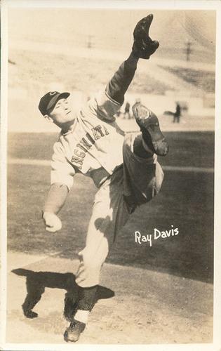 1939 Orcajo Cincinnati Reds Postcards (PC786) #NNO Roy Davis Front