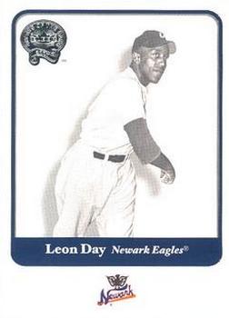2001 Fleer Greats of the Game #26 Leon Day Front