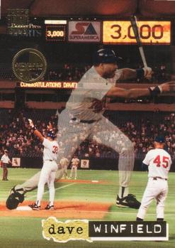 1994 Stadium Club - Dugout Dirt Members Only #2 Dave Winfield Front