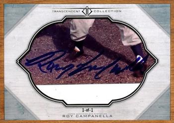 2017 Topps Transcendent Collection - Oversized Cut Signatures #TCS-RCA Roy Campanella Front