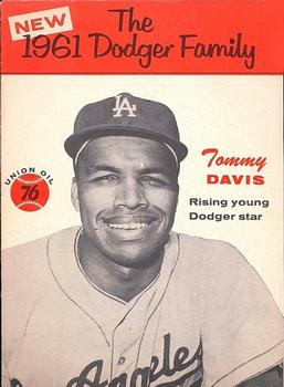 1961 Union Oil 76 Meet The Dodger Family Booklets #NNO Tommy Davis Front