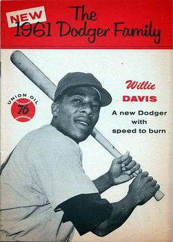 1961 Union Oil 76 Meet The Dodger Family Booklets #NNO Willie Davis Front