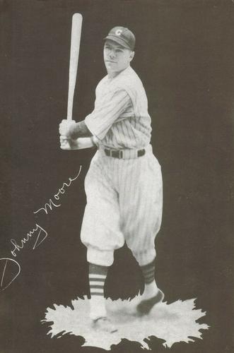 1932 Chicago Cubs Black & White Photos #NNO Johnny Moore Front