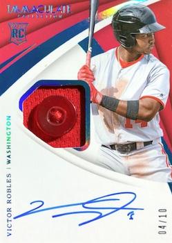 2018 Panini Immaculate Collection - Rookie Patch Auto Button #44 Victor Robles Front