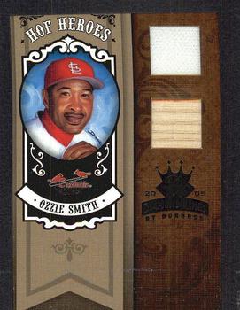 2005 Donruss Diamond Kings - HOF Heroes Materials Framed Black #HH-30 Ozzie Smith Front