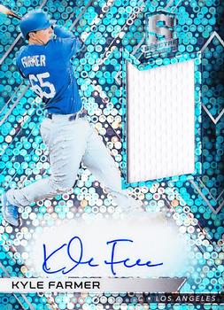 2018 Panini Chronicles - Spectra Rookie Jersey Autographs Neon Blue #RJA-KF Kyle Farmer Front