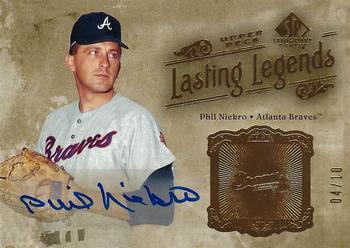 2005 SP Legendary Cuts - Lasting Legends Autograph Gold #LL-PN Phil Niekro Front