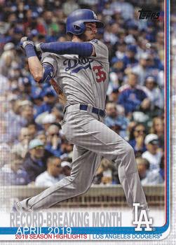 2019 Topps Update #US113 Record-Breaking Month Front
