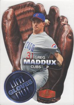 2006 Flair Showcase - Hot Gloves #HG-11 Greg Maddux Front