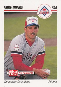 1992 SkyBox Team Sets AAA #634 Mike Dunne Front