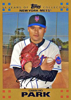 2007 Topps - Gold #561 Chan Ho Park Front