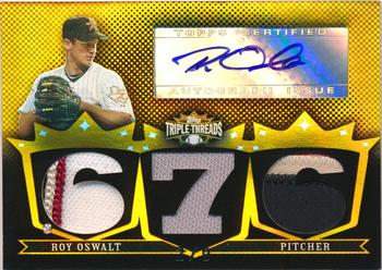 2007 Topps Triple Threads - Relics Autographs Gold #TTRA142 Roy Oswalt Front