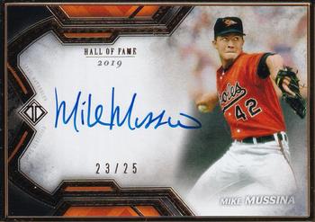2020 Topps Transcendent Collection Hall of Fame Edition - Transcendent Collection Image Variation Autographs #THOFV-MM Mike Mussina Front