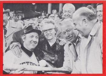 1983 Al Kaline Story - Red Back Border #54 Al, Mom and Dad, Lee McPhail and Jim Campbell on 3,000 Hit Day Front
