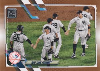 2021 Topps - Gold #39 New York Yankees Front