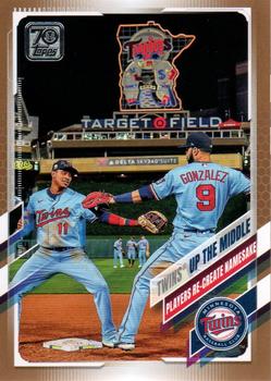 2021 Topps - Gold #553 Twins® Up The Middle Front