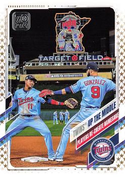 2021 Topps - Gold Star #553 Twins® Up The Middle Front