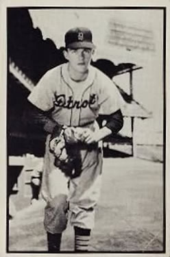 1953 Bowman Black & White #18 Billy Hoeft Front