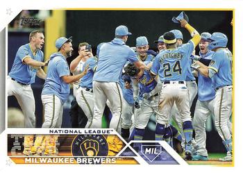 2023 Topps #533 Milwaukee Brewers Front