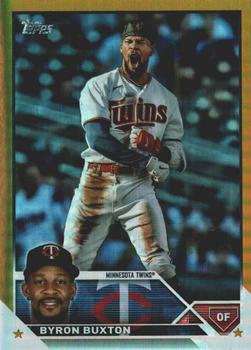 2023 Topps - Gold Foil #25 Byron Buxton Front