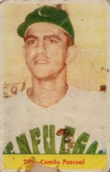 1956-57 Chicle Peloteros Cuban League #29 Camilo Pascual Front