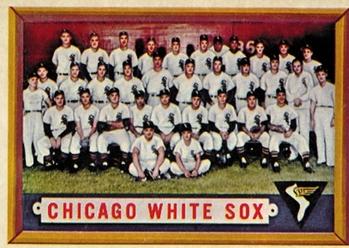 1957 Topps #329 Chicago White Sox Front