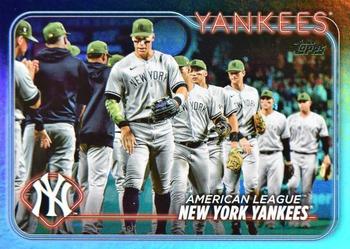 2024 Topps - Rainbow Foil #301 New York Yankees Front