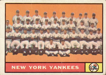 1961 Topps #228 New York Yankees Front