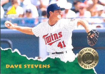 1995 Pinnacle #163 Dave Stevens Front